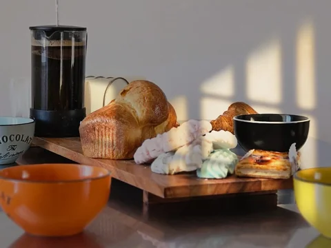 Petit-déjeuner dans la lumière — Gîte 4 personnes