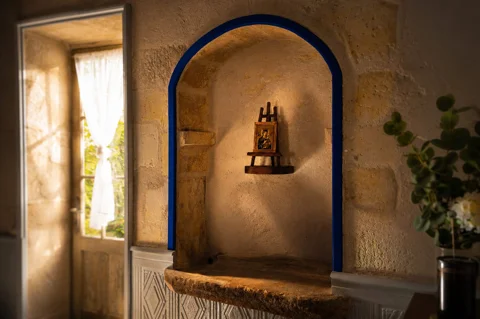 Niche de pierre — Espaces communs