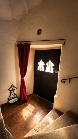 Porte et marches — Espaces communs