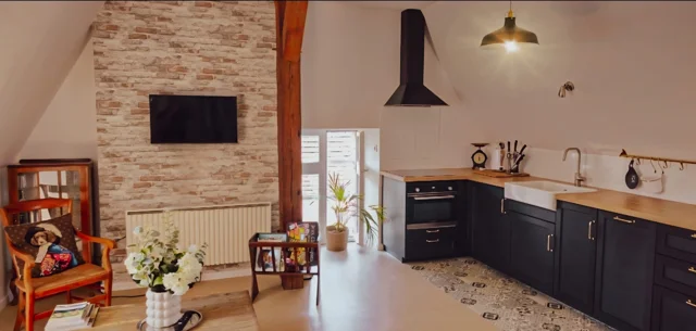 La pièce à vivre et la cuisine du Grand Gîte.